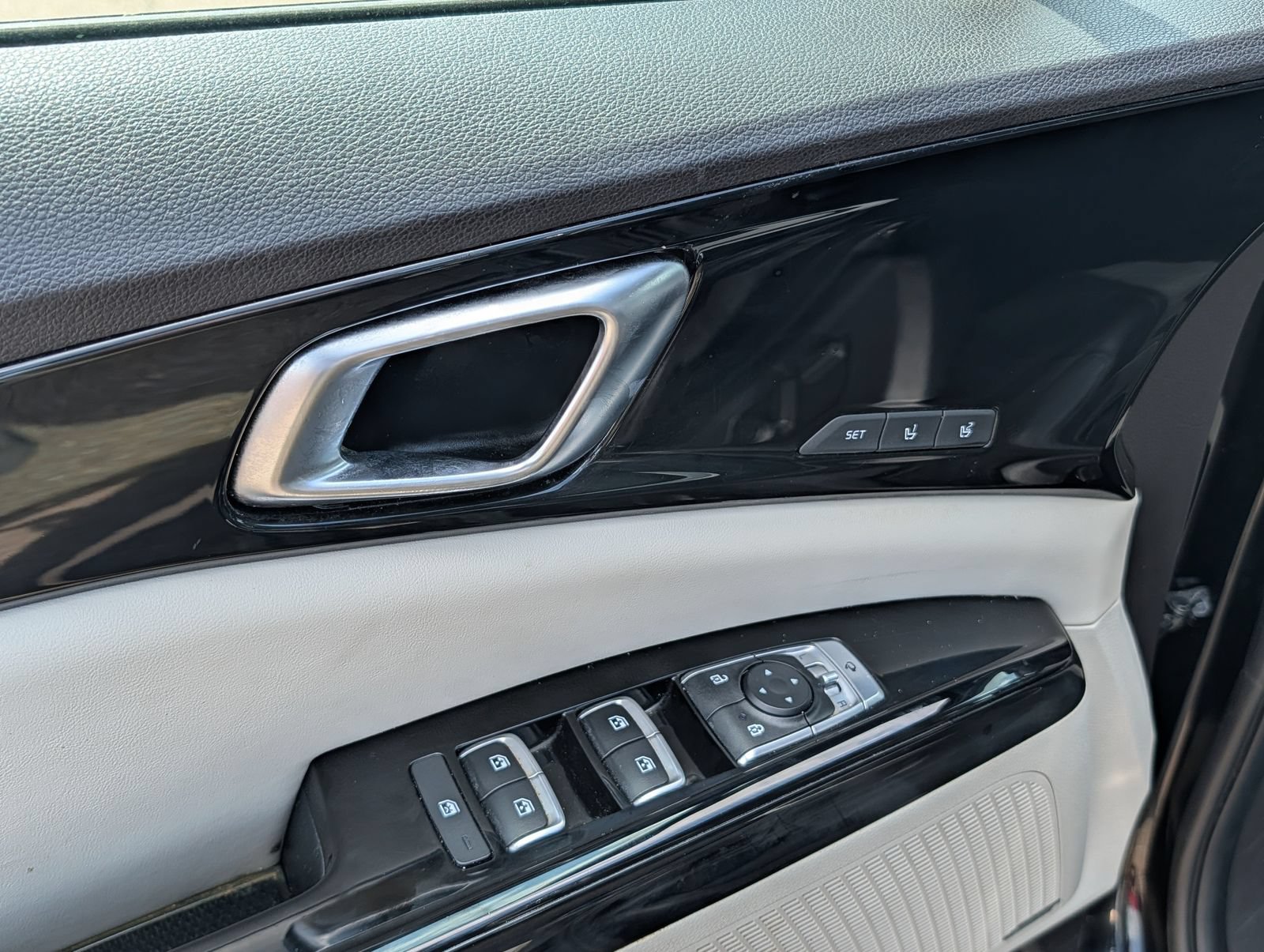 Used 2024 Kia Carnival SX Prestige FWD image 12