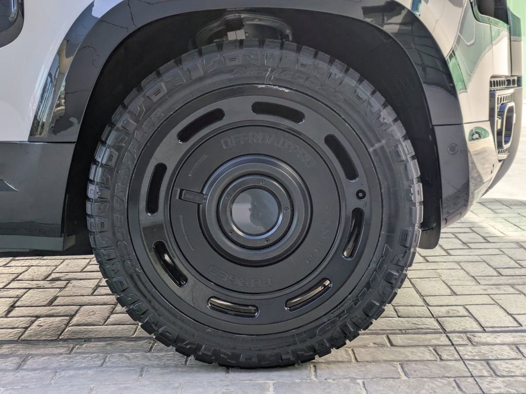 New 2026 Land Rover Defender 110 X-Dynamic SE image 11