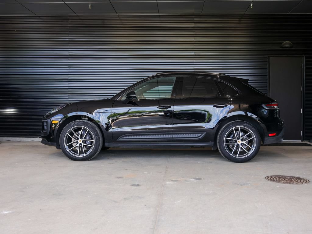 Certified 2026 Porsche Macan AWD/4WD image 2