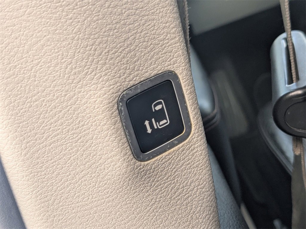 Used 2017 Chrysler Pacifica Touring-L Plus image 40