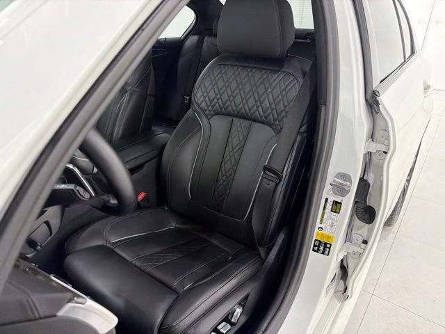 Used 2022 BMW M550i xDrive w/ Premium Package AWD/4WD image 13