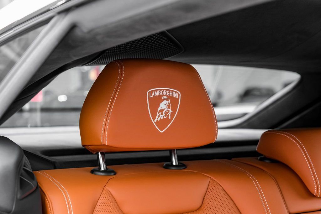 Used 2025 Lamborghini Urus SE image 41