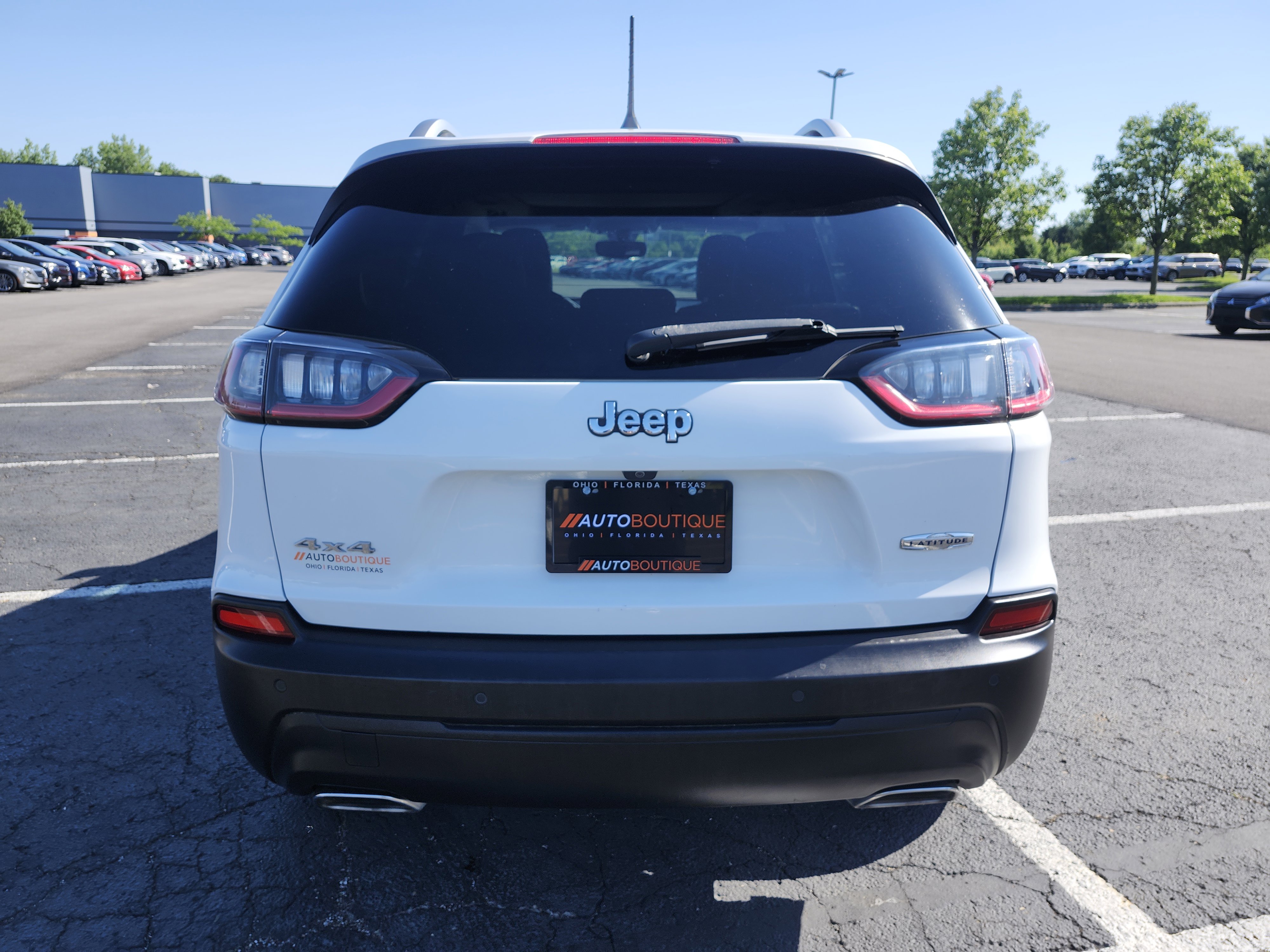 Used 2019 Jeep Cherokee Latitude Plus w/ Comfort/Convenience Group AWD/4WD image 16
