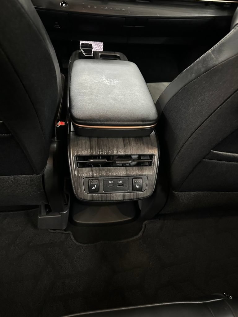 Used 2023 Nissan Ariya FWD image 26