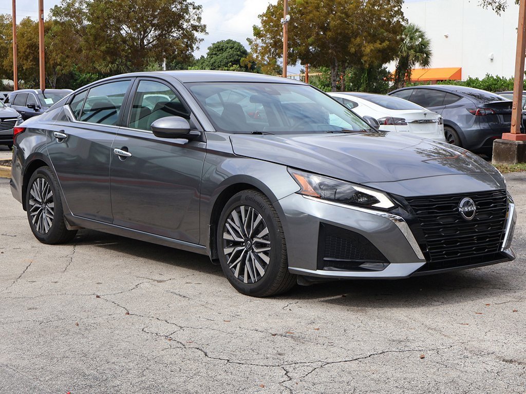 Used 2023 Nissan Altima 2.5 SV image 2