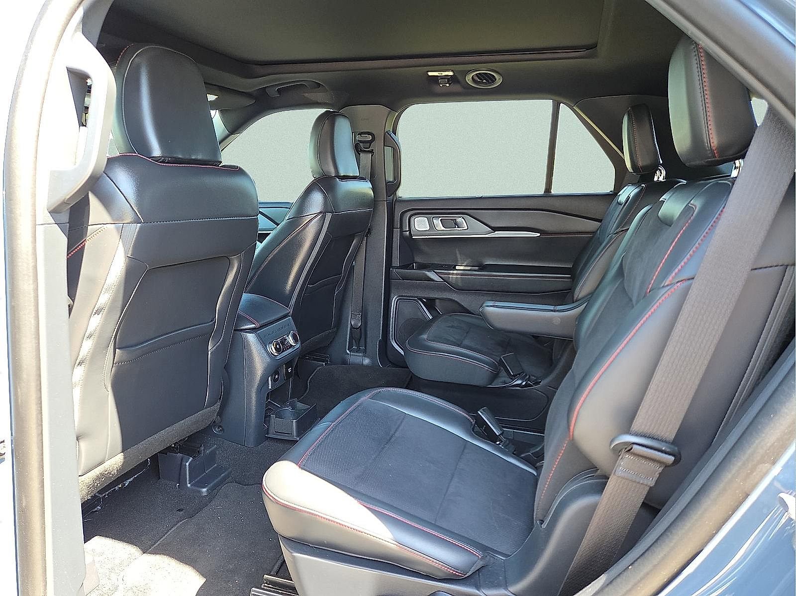 Certified 2025 Ford Explorer ST image 12