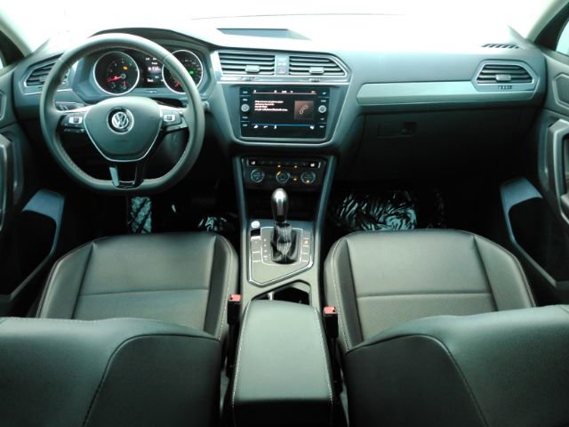 Used 2021 Volkswagen Tiguan SE FWD image 3