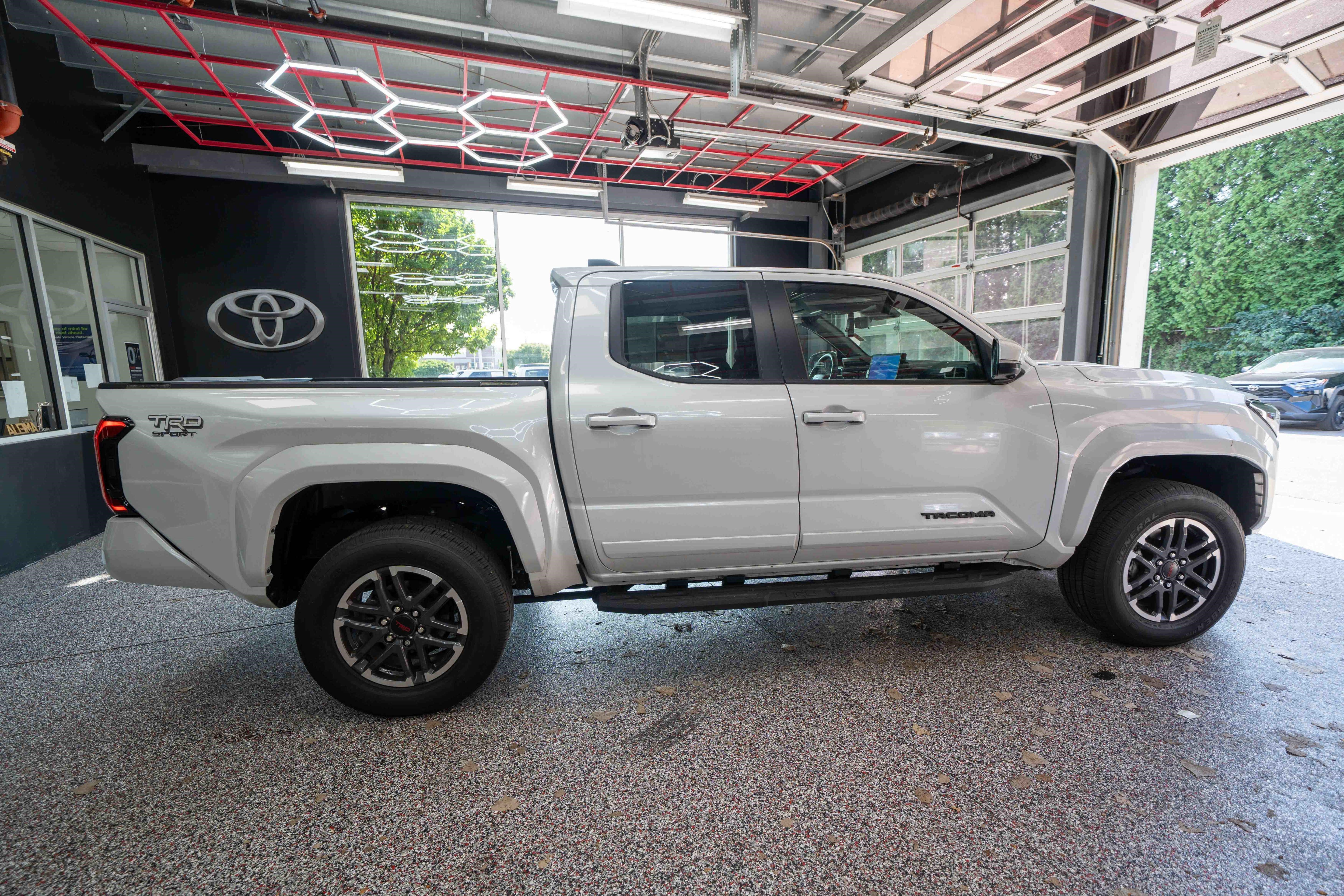 Used 2024 Toyota Tacoma TRD Sport w/ TRD Sport Premium Package AWD/4WD image 4