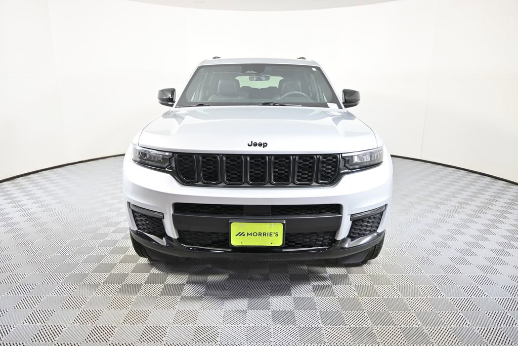 Used 2025 Jeep Grand Cherokee L Limited w/ Black Appearance Package image 10