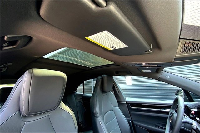 Used 2025 Porsche Macan Electric image 32