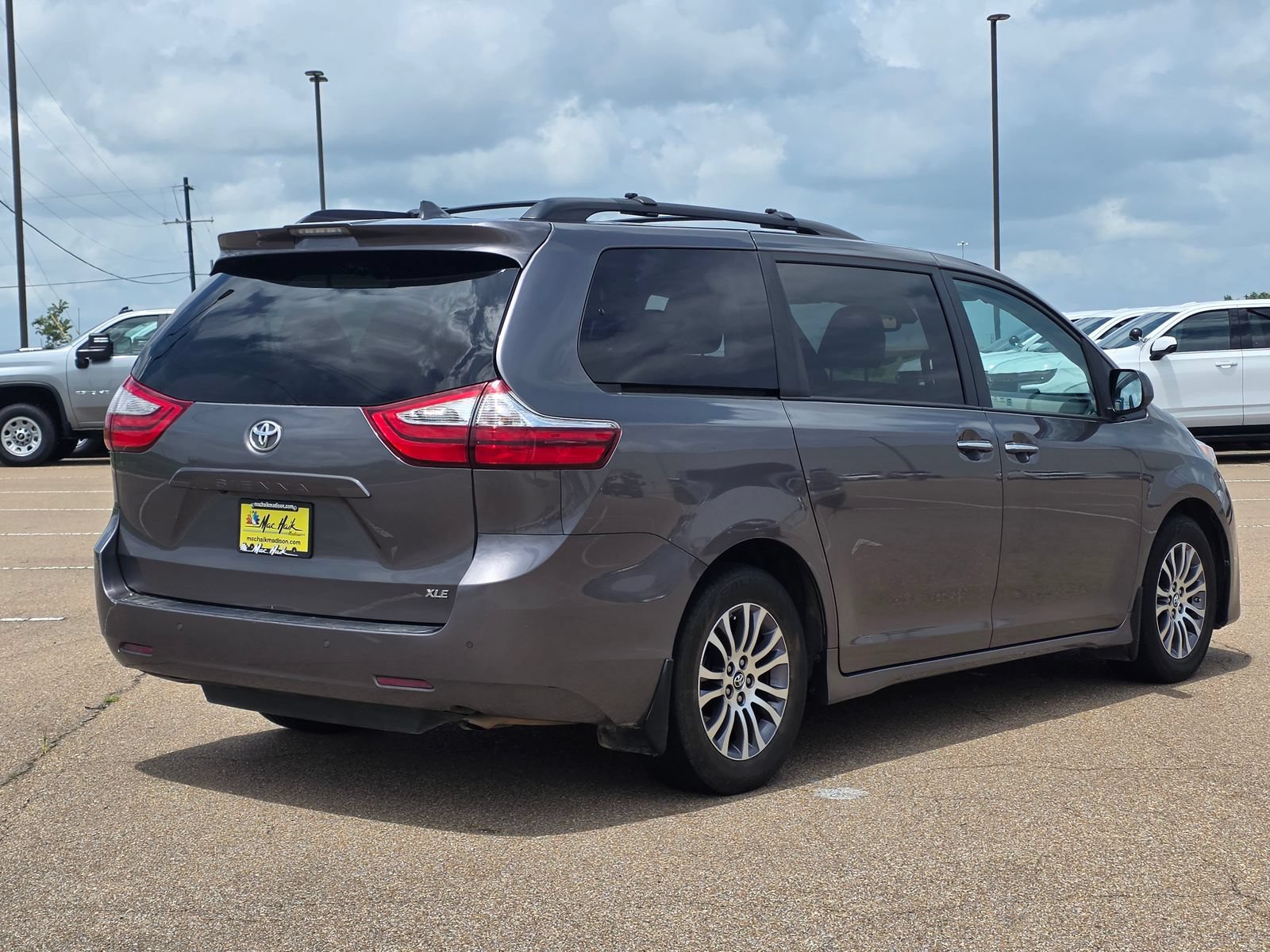 Used 2018 Toyota Sienna XLE w/ XLE Navigation Package FWD image 5
