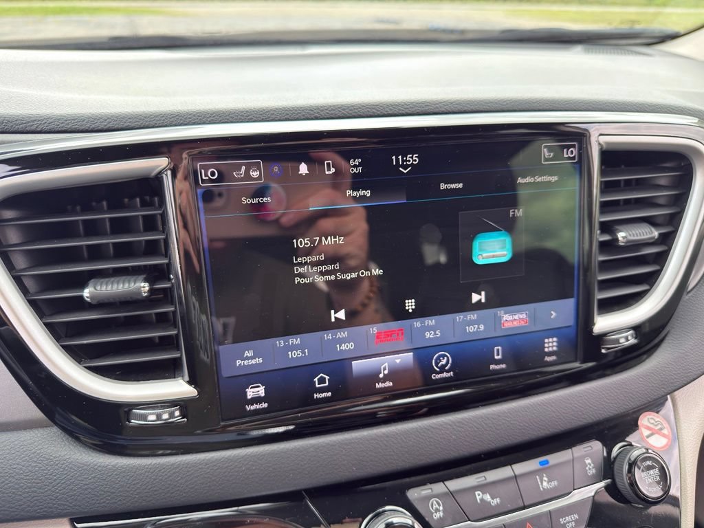 Used 2023 Chrysler Pacifica Touring-L FWD image 44
