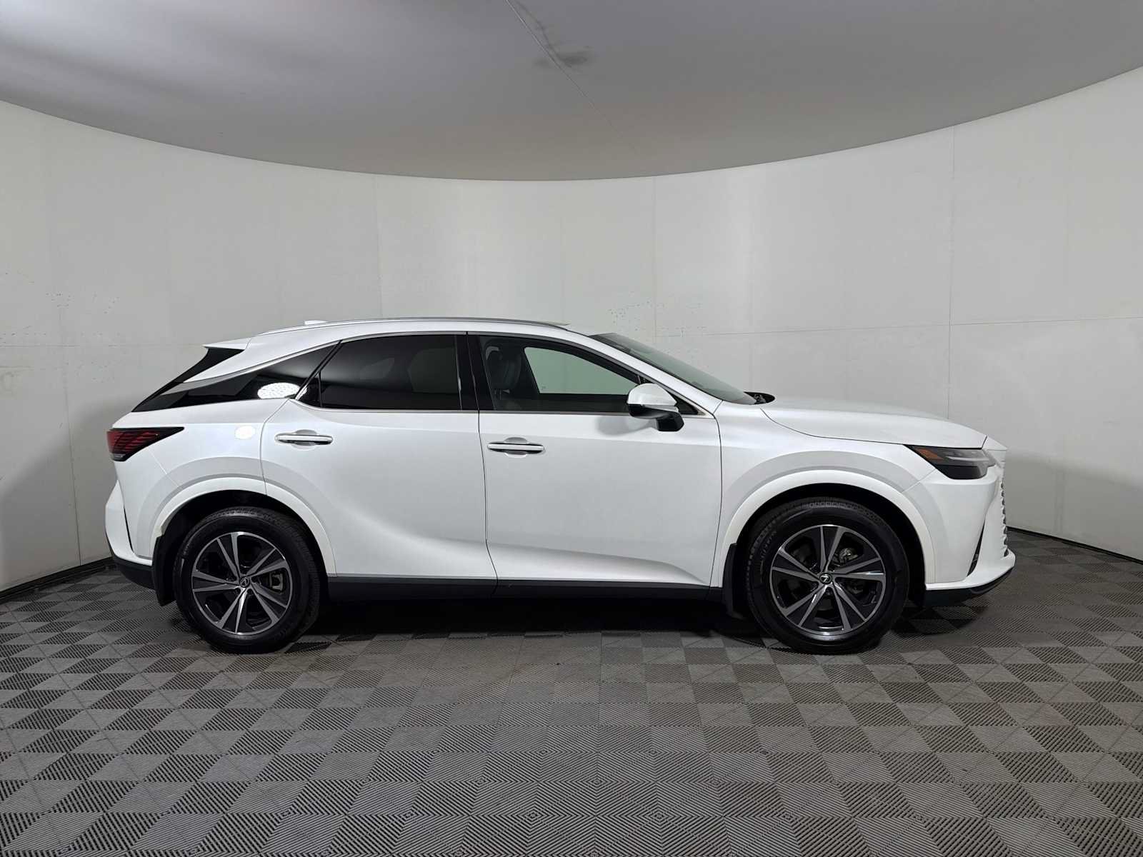 Used 2024 Lexus RX 350 Premium w/ Accessory Package (Z1) AWD/4WD image 7