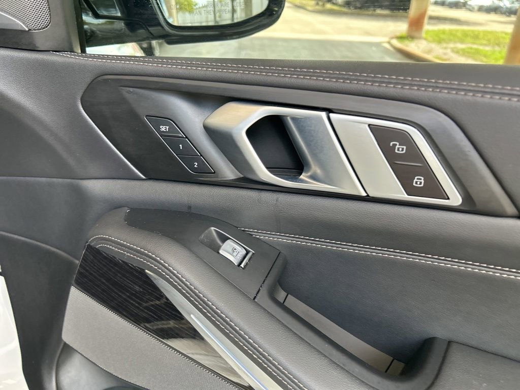 Used 2024 BMW X7 xDrive40i w/ M Sport Package image 29