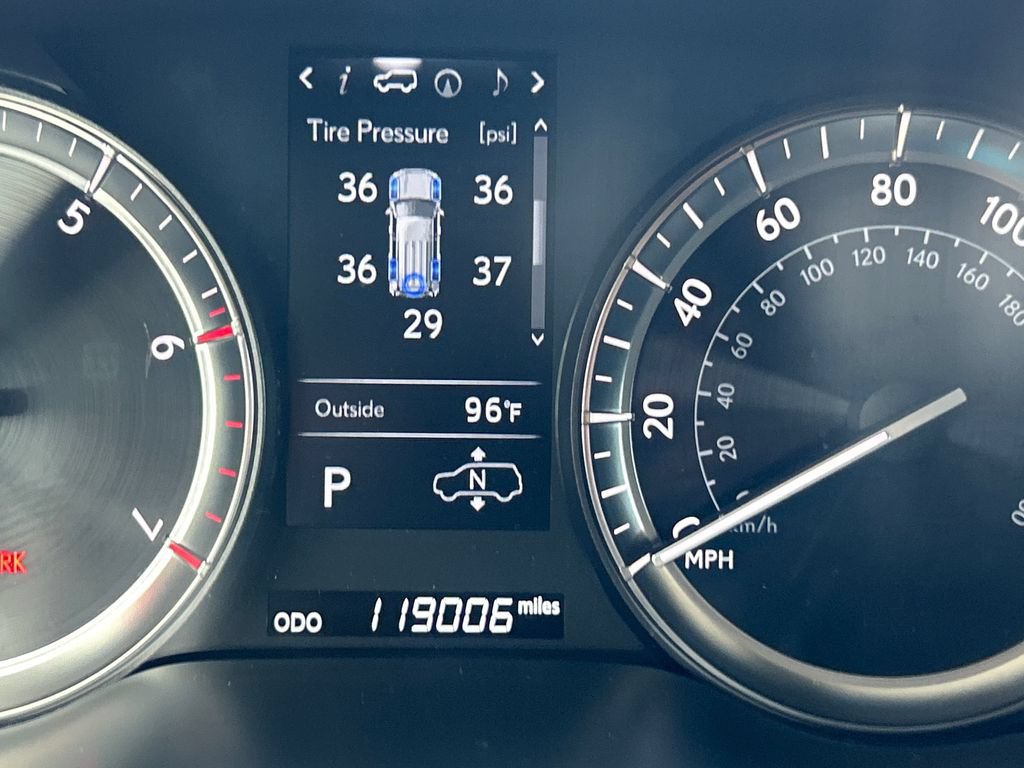 Used 2016 Lexus LX 570 4WD w/ Luxury Package image 19