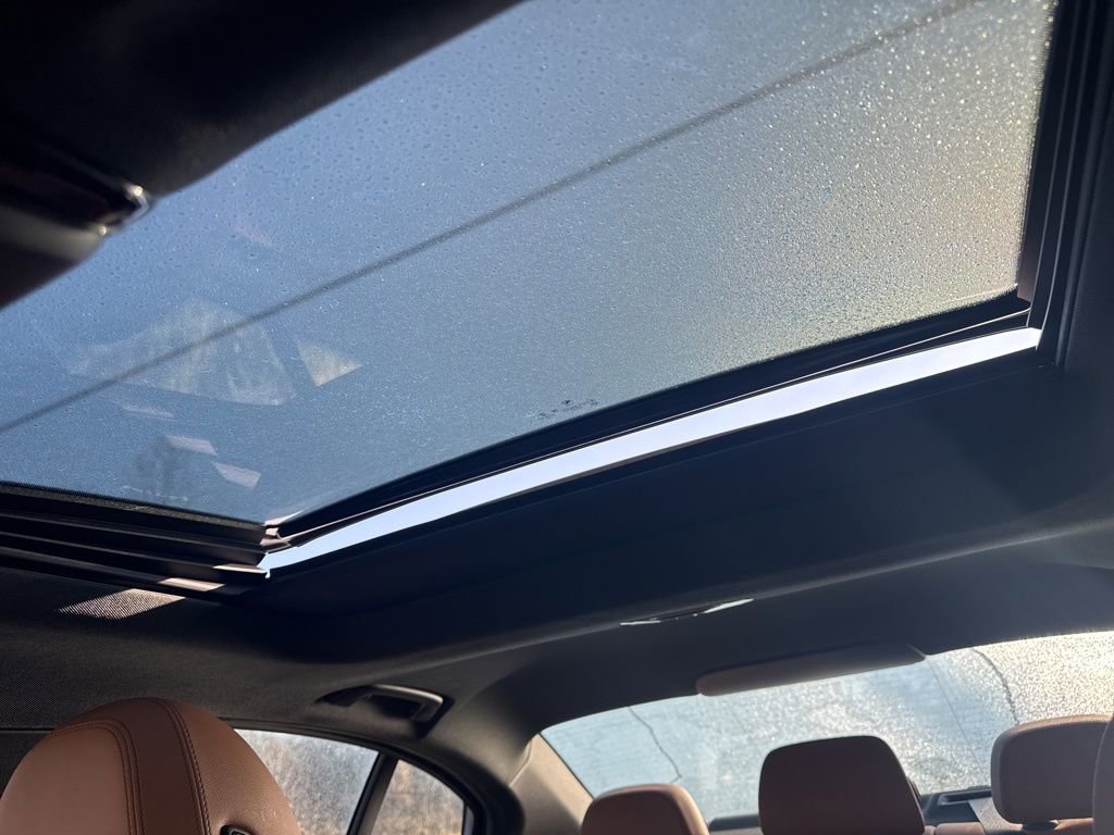 Used 2023 BMW 330i xDrive Sedan w/ Driving Assistance Package image 9