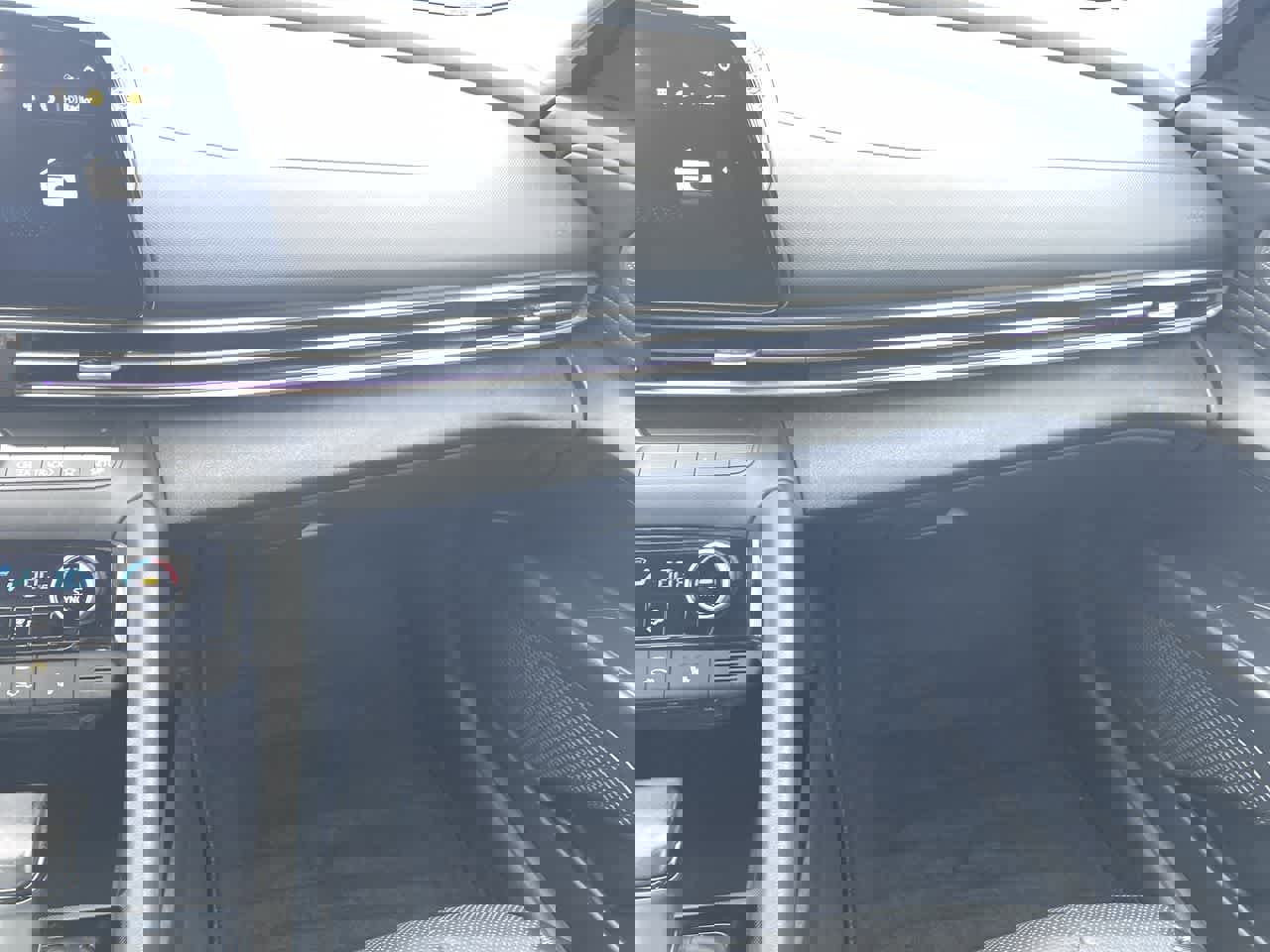 Used 2023 Hyundai Elantra Limited image 16