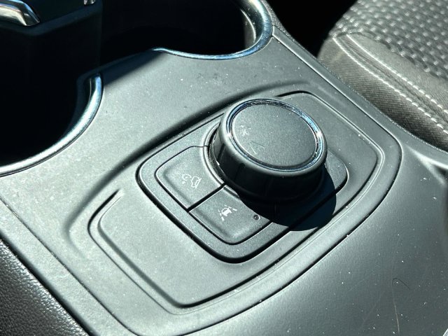 Used 2024 GMC Terrain SLE FWD image 35