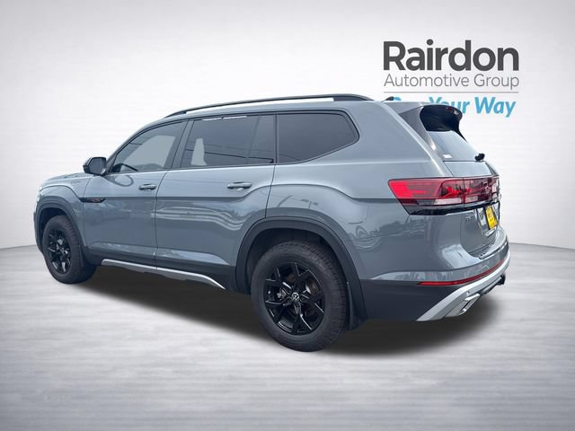 Used 2025 Volkswagen Atlas Peak Edition SE AWD/4WD image 5