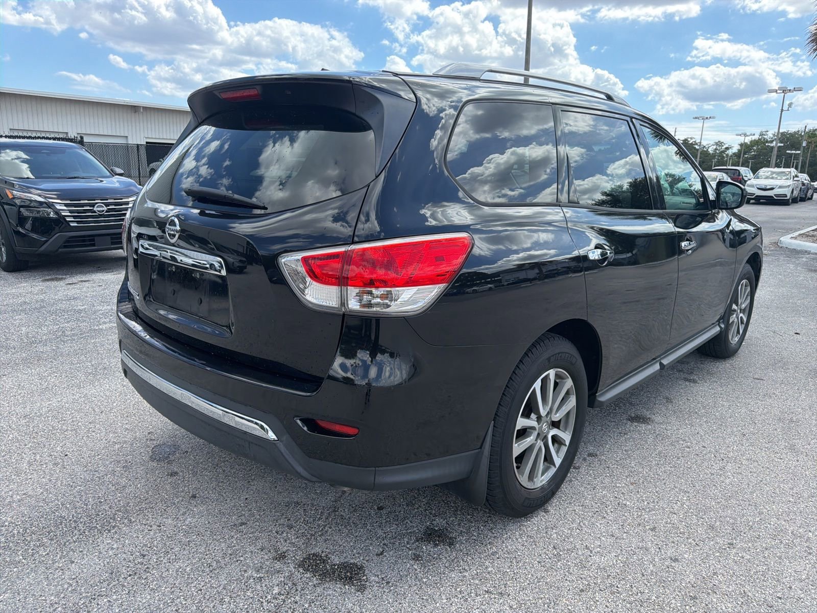 Used 2016 Nissan Pathfinder S FWD image 4