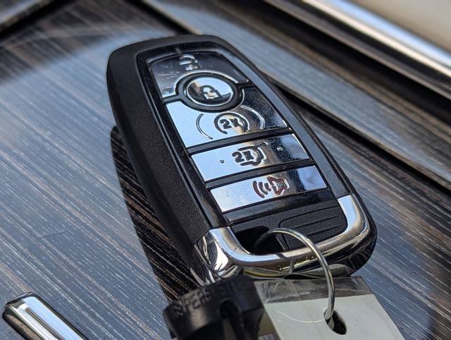 Used 2021 Lincoln Navigator Black Label w/ Cargo Convenience Package image 31