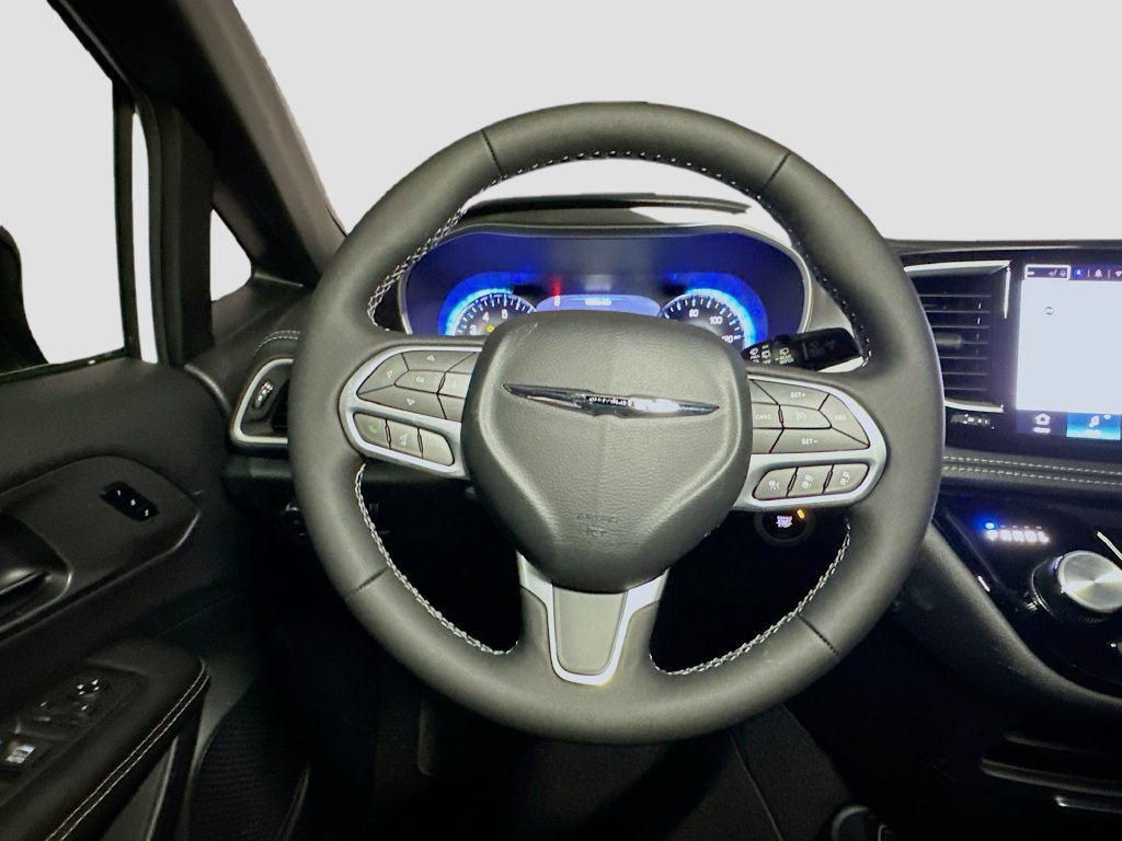 New 2026 Chrysler Pacifica Select FWD image 7