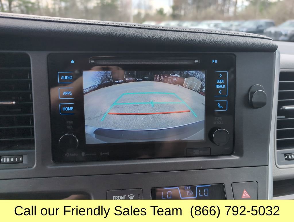 Used 2017 Toyota Sienna XLE Premium image 21