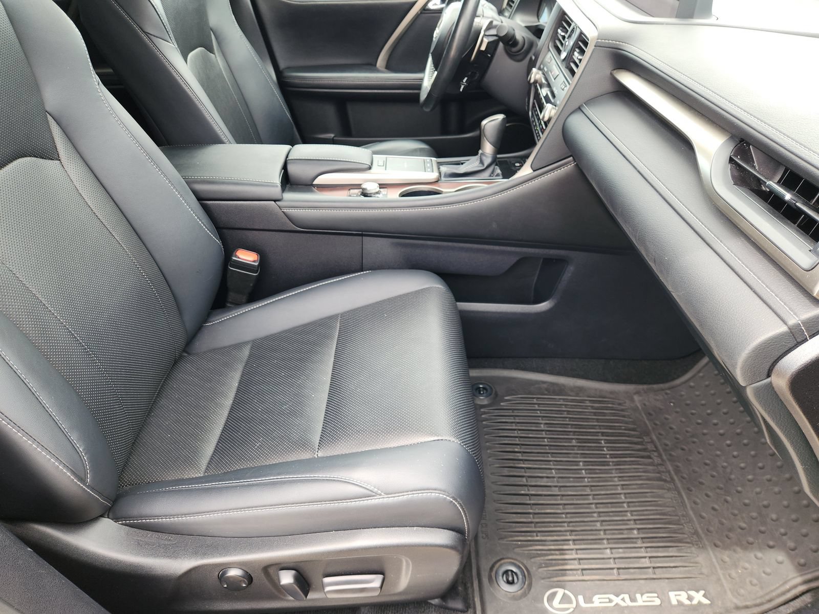 Used 2020 Lexus RX 450h AWD w/ Premium Package image 17
