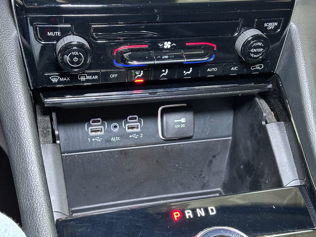 Used 2023 Jeep Grand Cherokee Laredo image 39