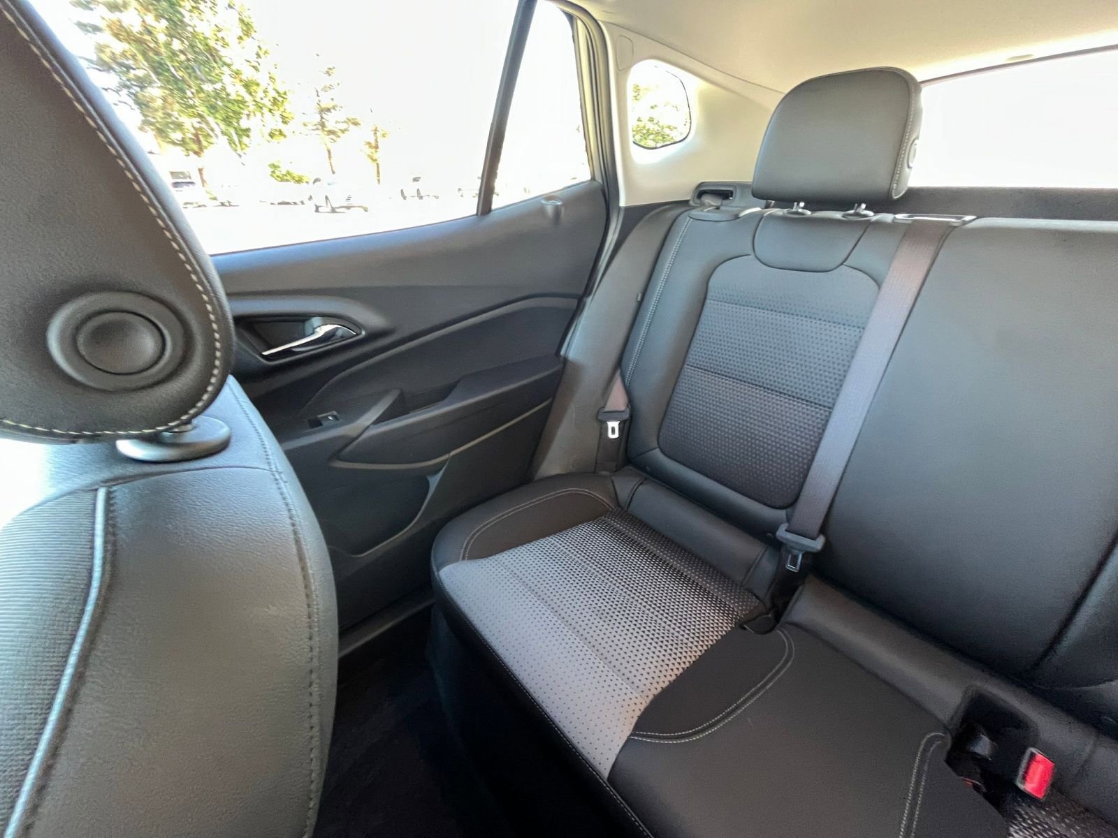 Used 2025 Chevrolet Trax LT image 37