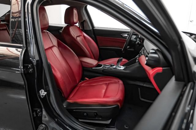 Used 2020 Alfa Romeo Giulia w/ Nero Edizione RWD image 29