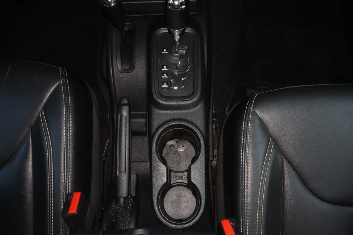 Used 2018 Jeep Wrangler Unlimited Rubicon w/ Connectivity Group AWD/4WD image 24