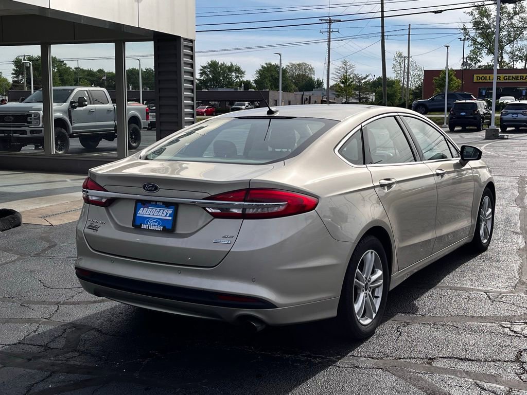 Used 2018 Ford Fusion SE w/ Fusion SE Technology Package FWD image 5