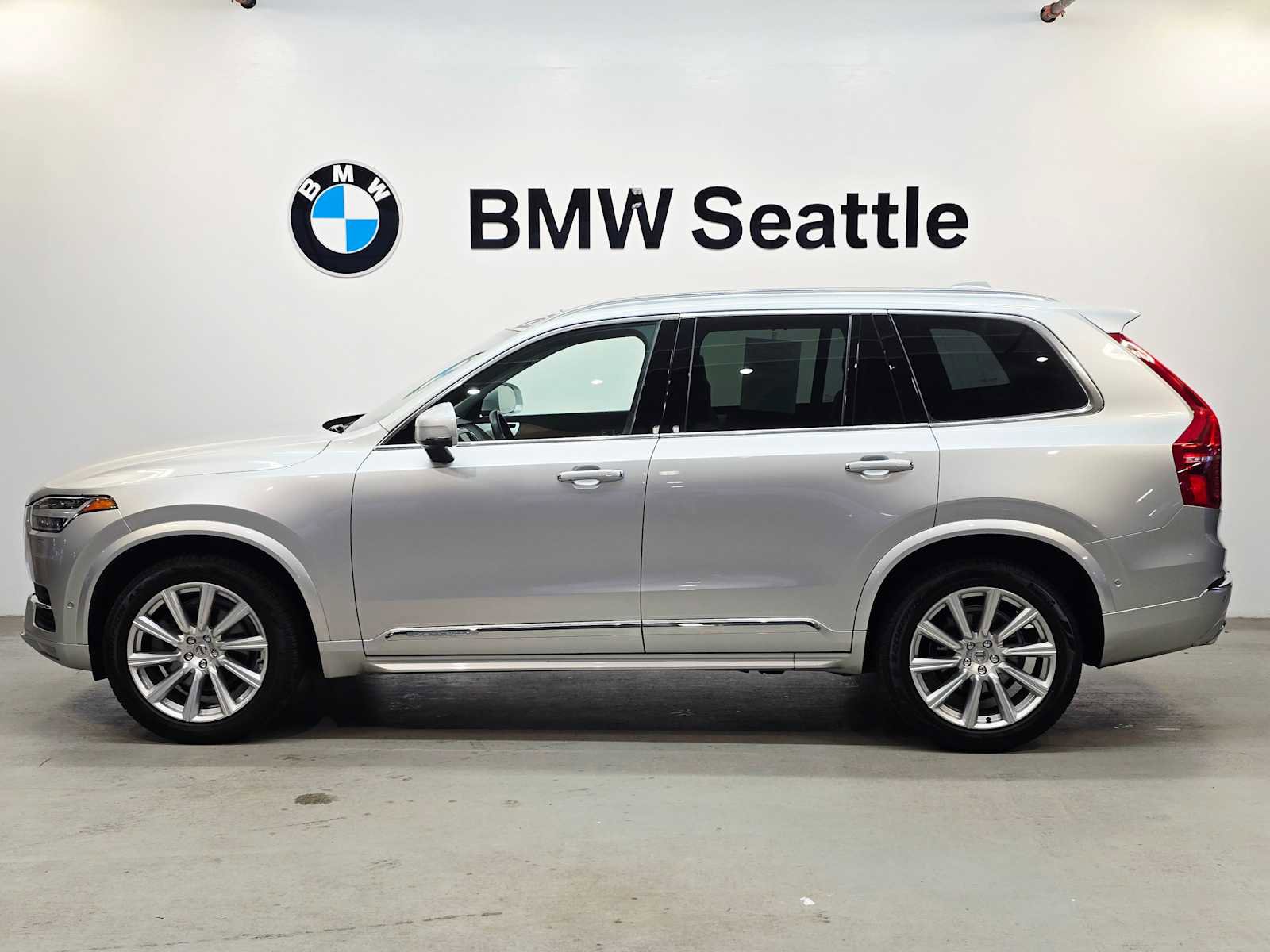 Used 2017 Volvo XC90 T6 Inscription w/ Vision Package image 3