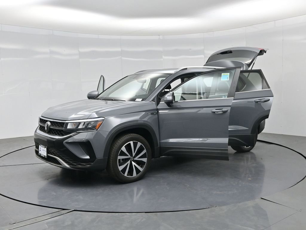 Used 2023 Volkswagen Taos SE w/ Panoramic Sunroof Package AWD/4WD image 30