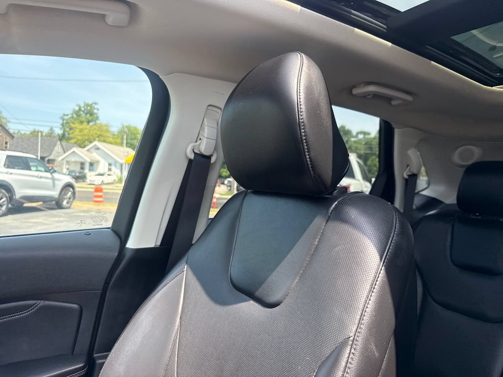 Used 2019 Ford Edge Titanium w/ Equipment Group 301A AWD/4WD image 42