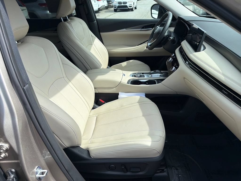 Used 2023 INFINITI QX60 Luxe w/ Cargo Package FWD image 13