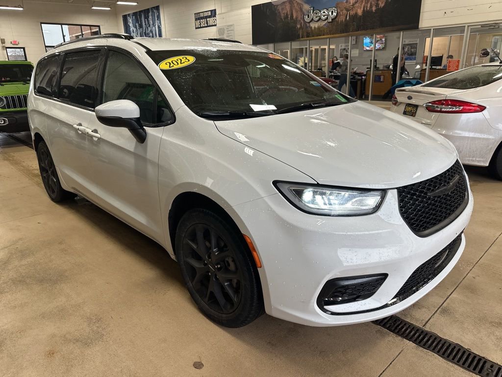 Used 2023 Chrysler Pacifica Touring-L w/ S Appearance Package