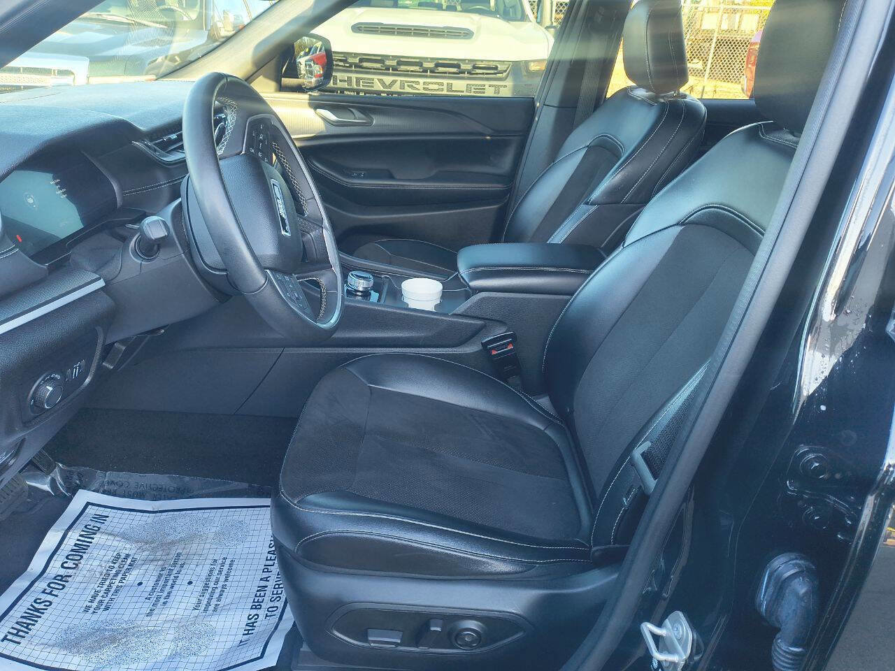 Used 2024 Jeep Grand Cherokee L Altitude image 13