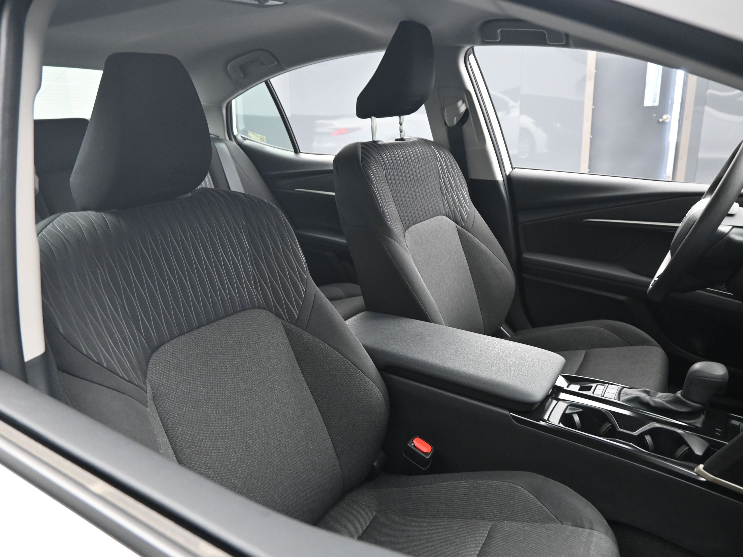 Used 2025 Toyota Camry LE w/ Convenience Package image 24