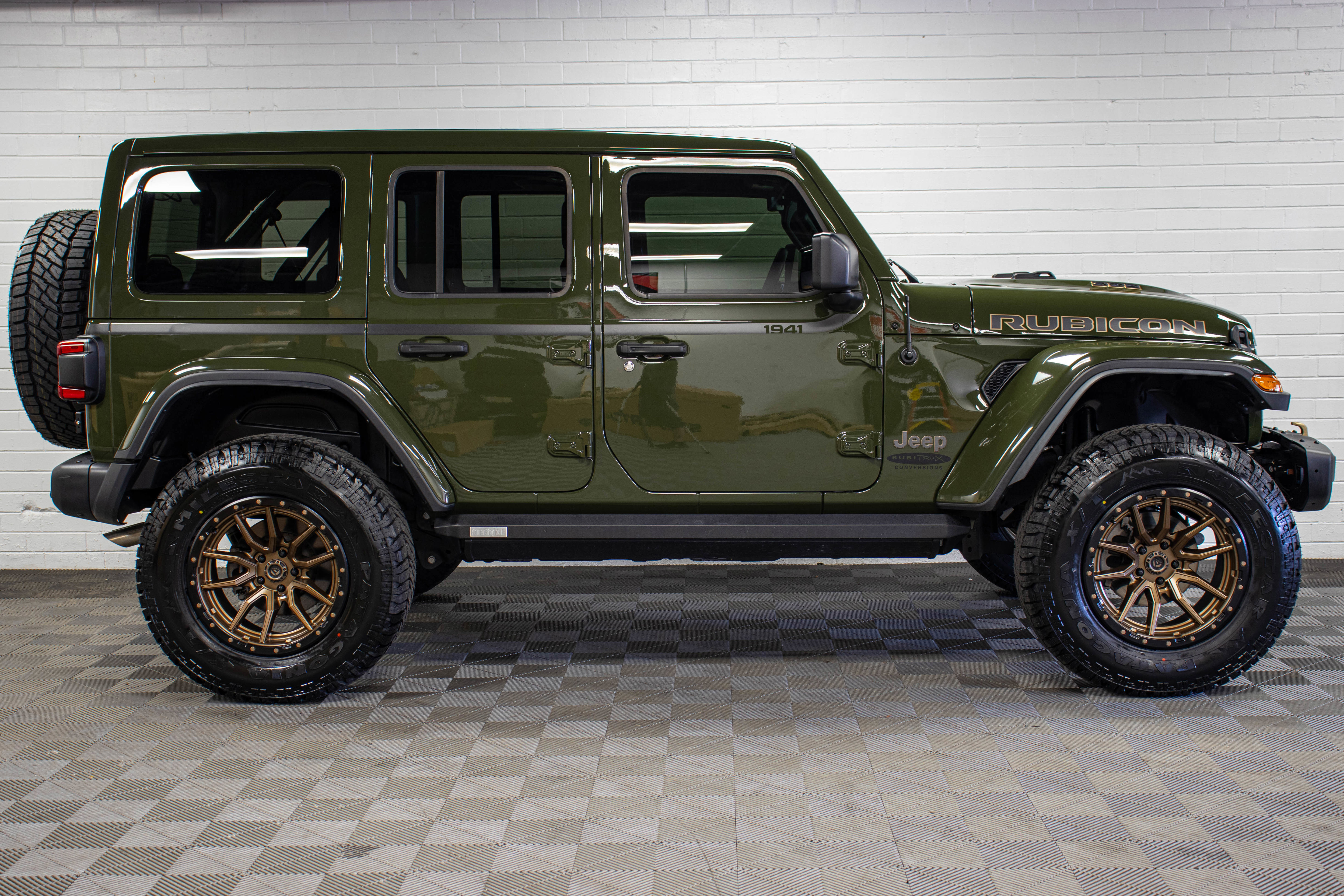 Used 2023 Jeep Wrangler Rubicon 392 image 2