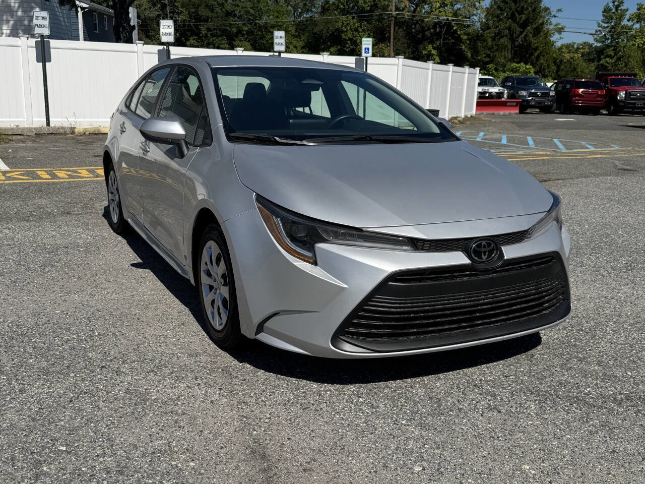 Used 2023 Toyota Corolla LE image 4