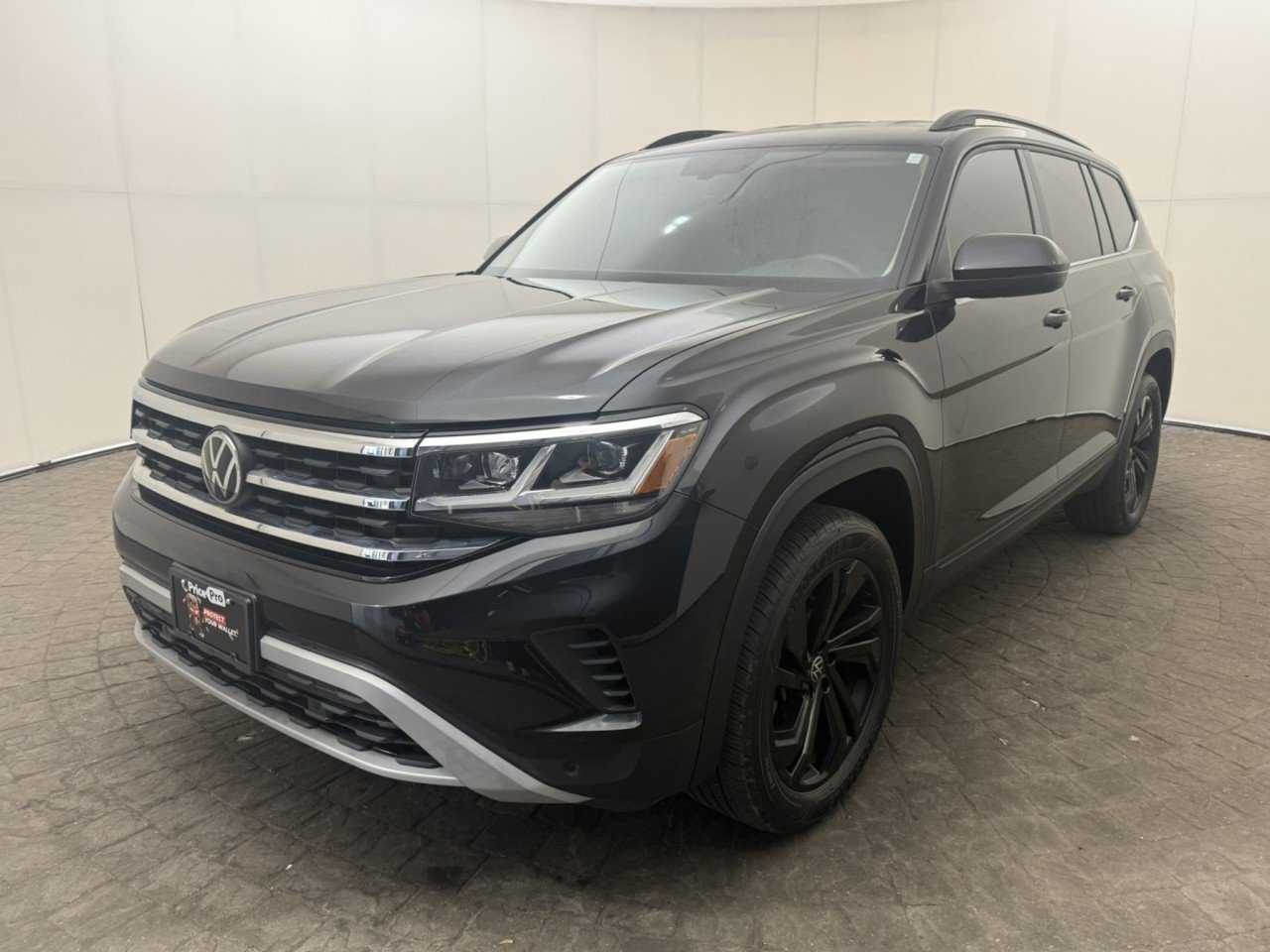 Used 2023 Volkswagen Atlas SE w/ Black Wheel Package AWD/4WD image 3
