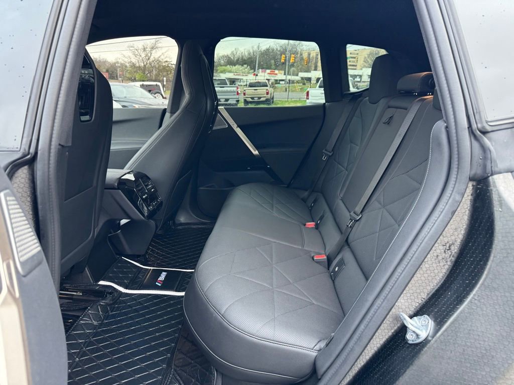 Used 2022 BMW iX xDrive50 w/ Premium Package image 28