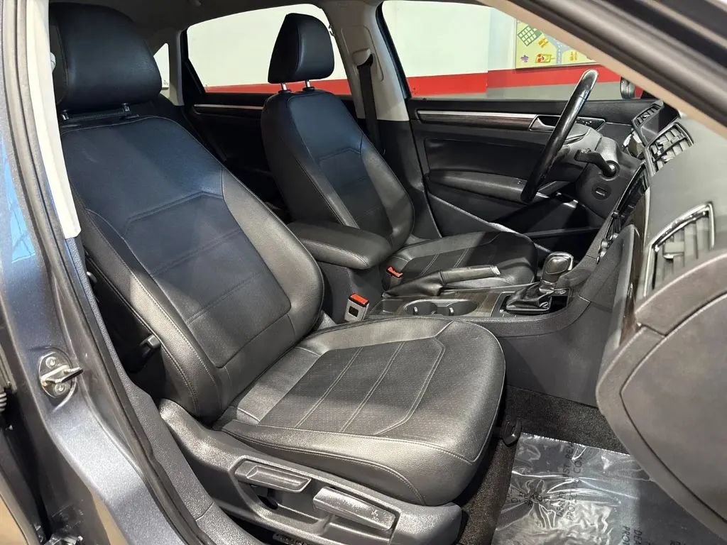 Used 2018 Volkswagen Passat 2.0T SE FWD image 18