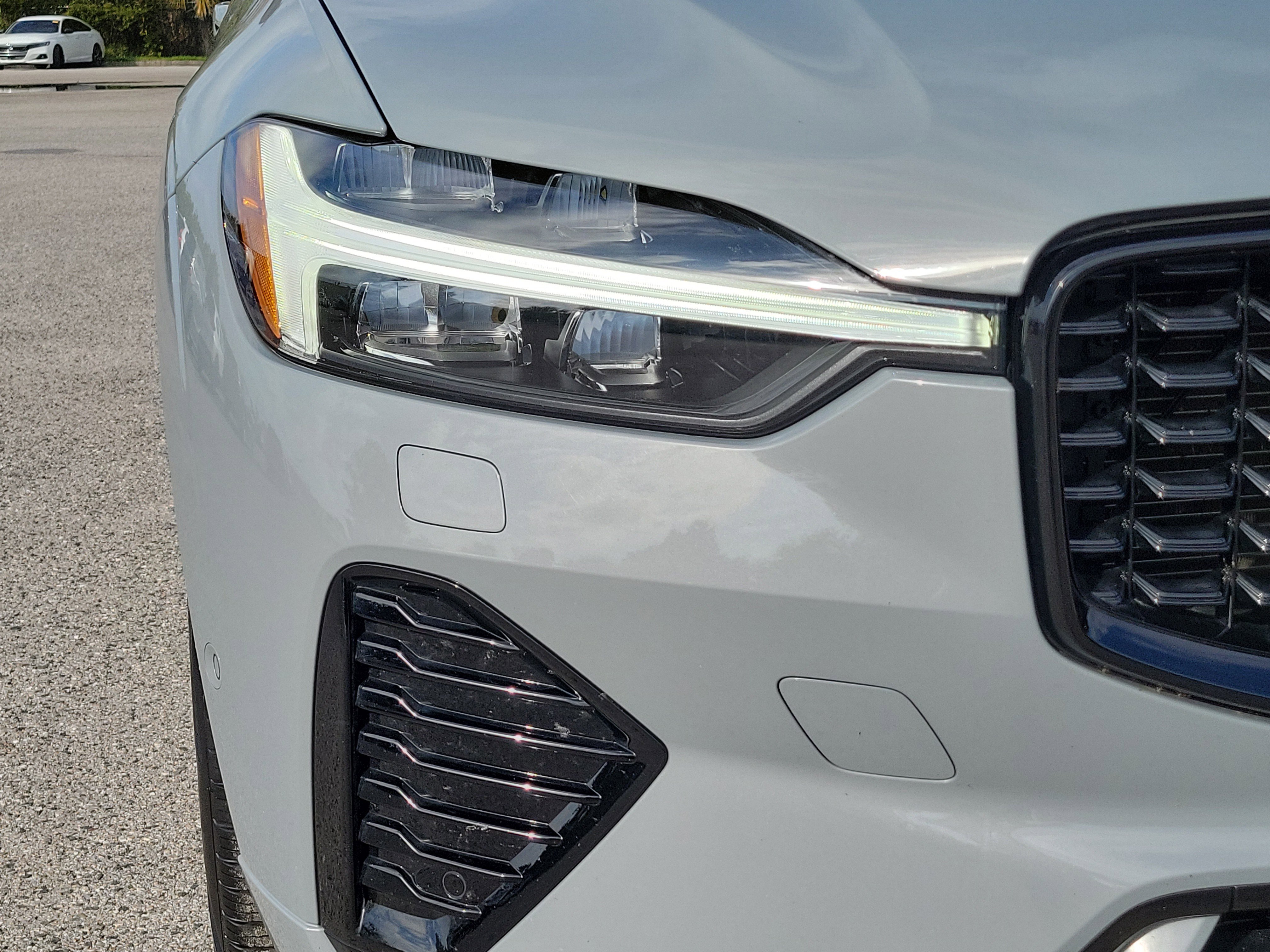 Used 2025 Volvo XC60 B5 Plus image 3