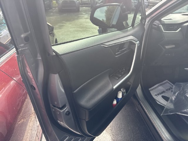 Used 2025 Toyota RAV4 LE AWD/4WD image 38