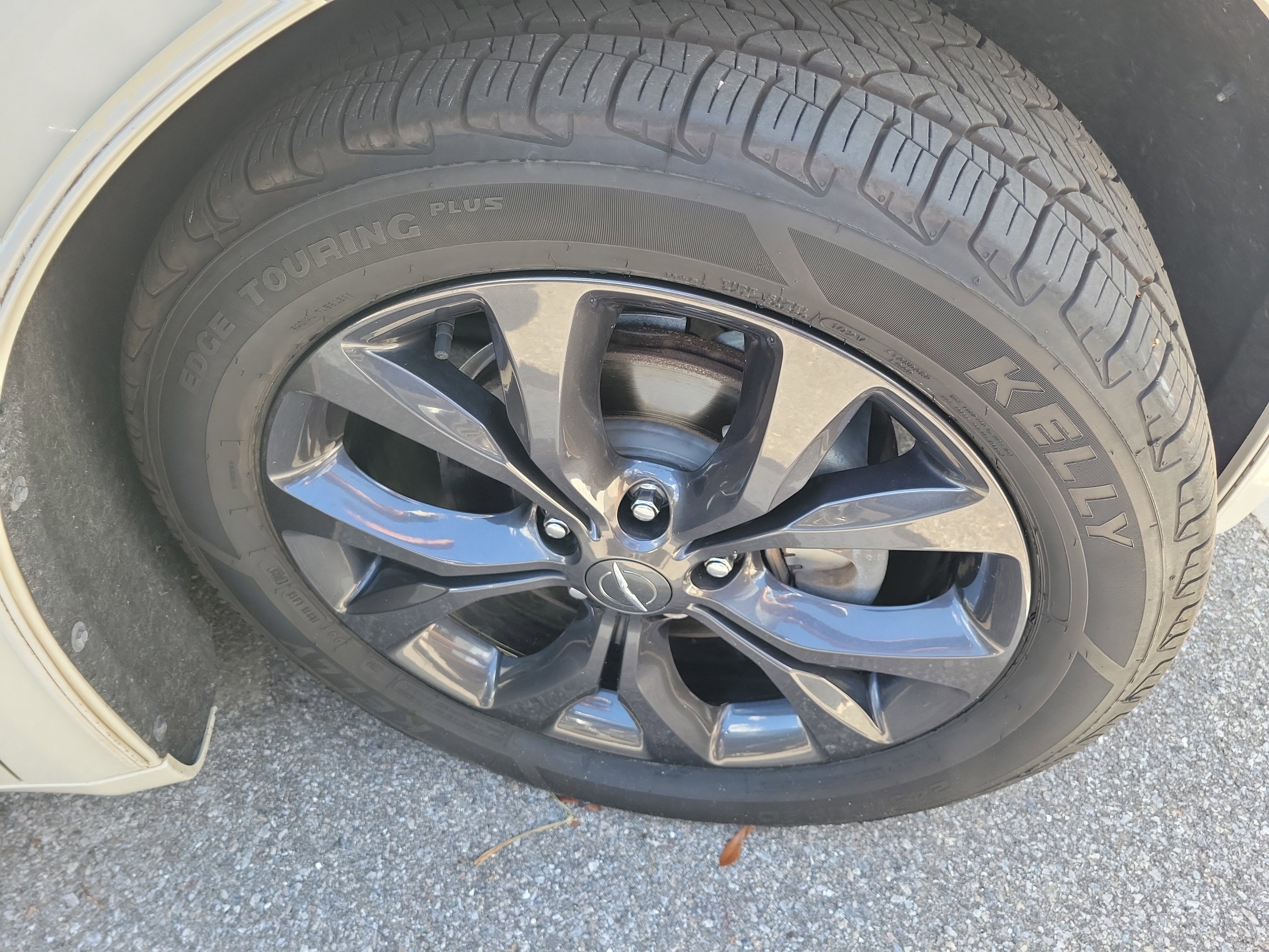 Used 2020 Chrysler Pacifica Touring-L w/ Advanced Safetytec Group FWD image 8