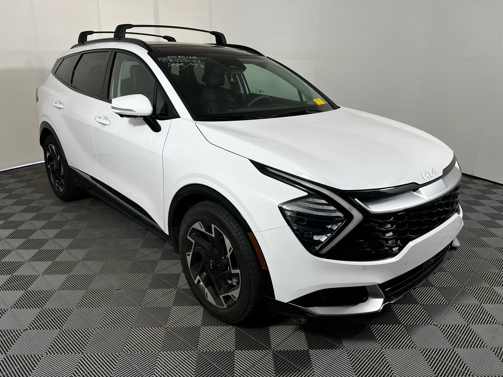 Used 2025 Kia Sportage SX image 3