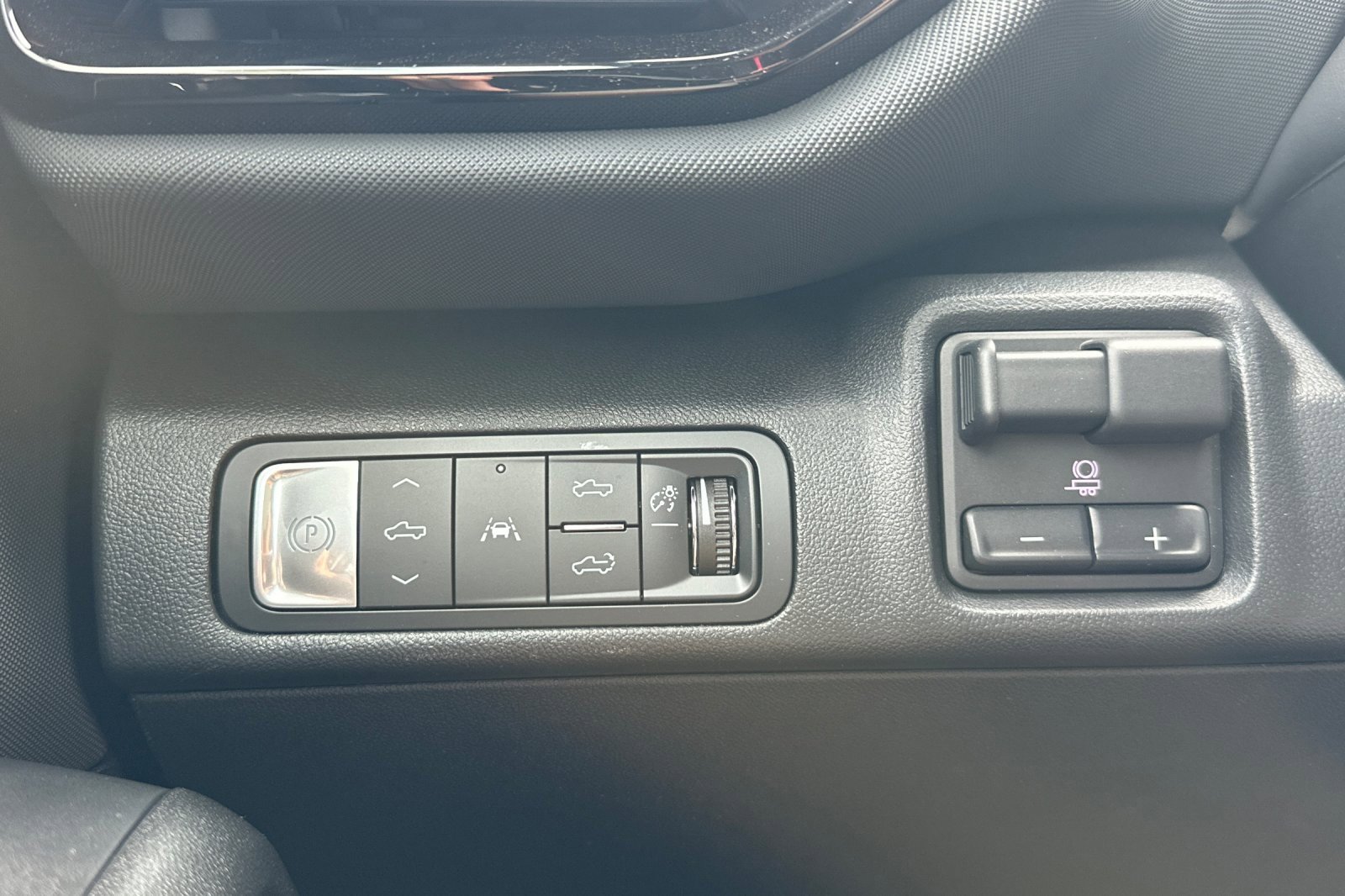 New 2024 Chevrolet Silverado EV RST image 22